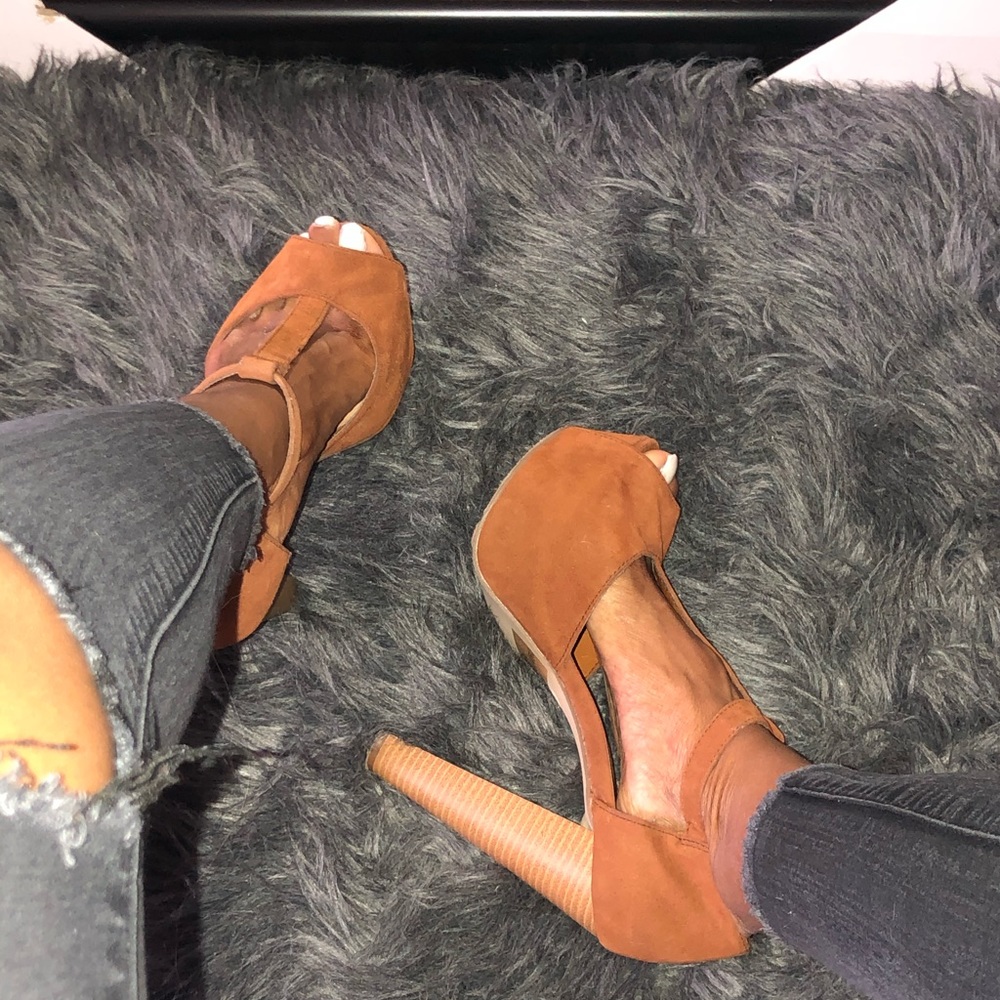 TAN Heels